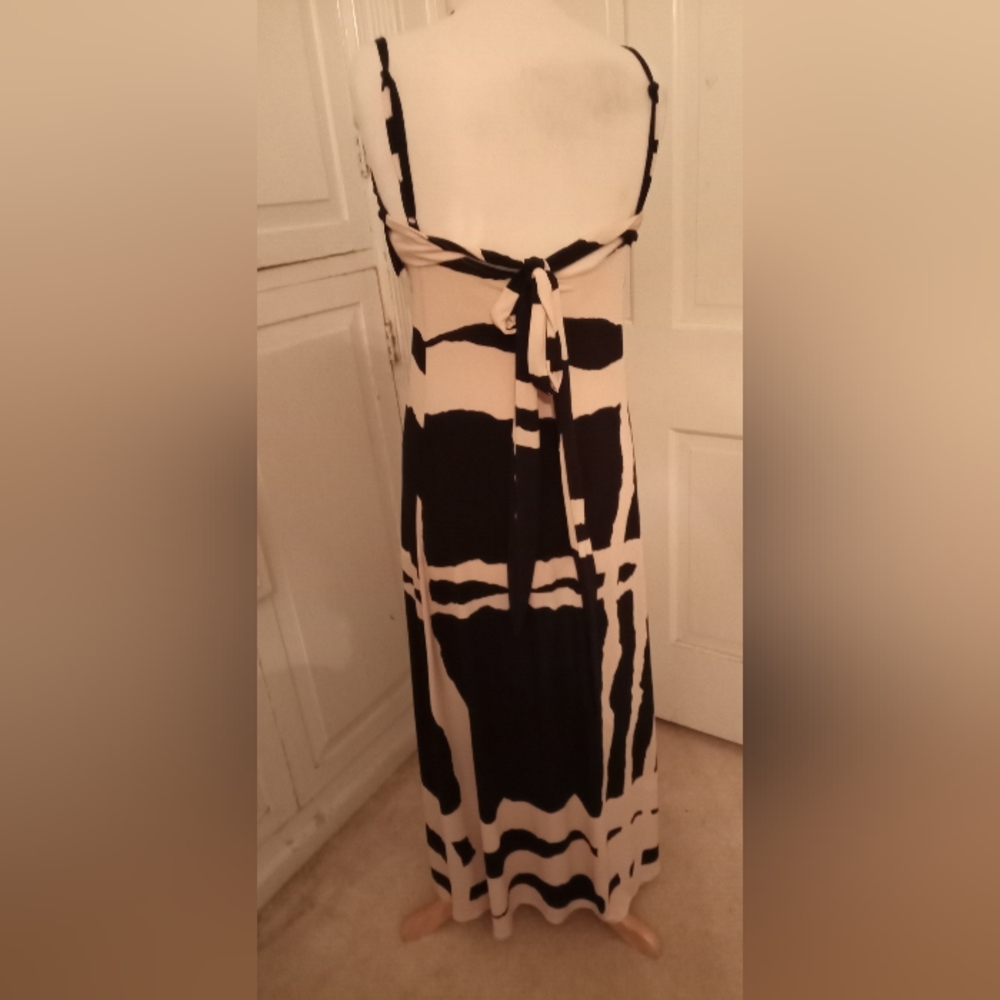 Dress - Picture 2 of 16